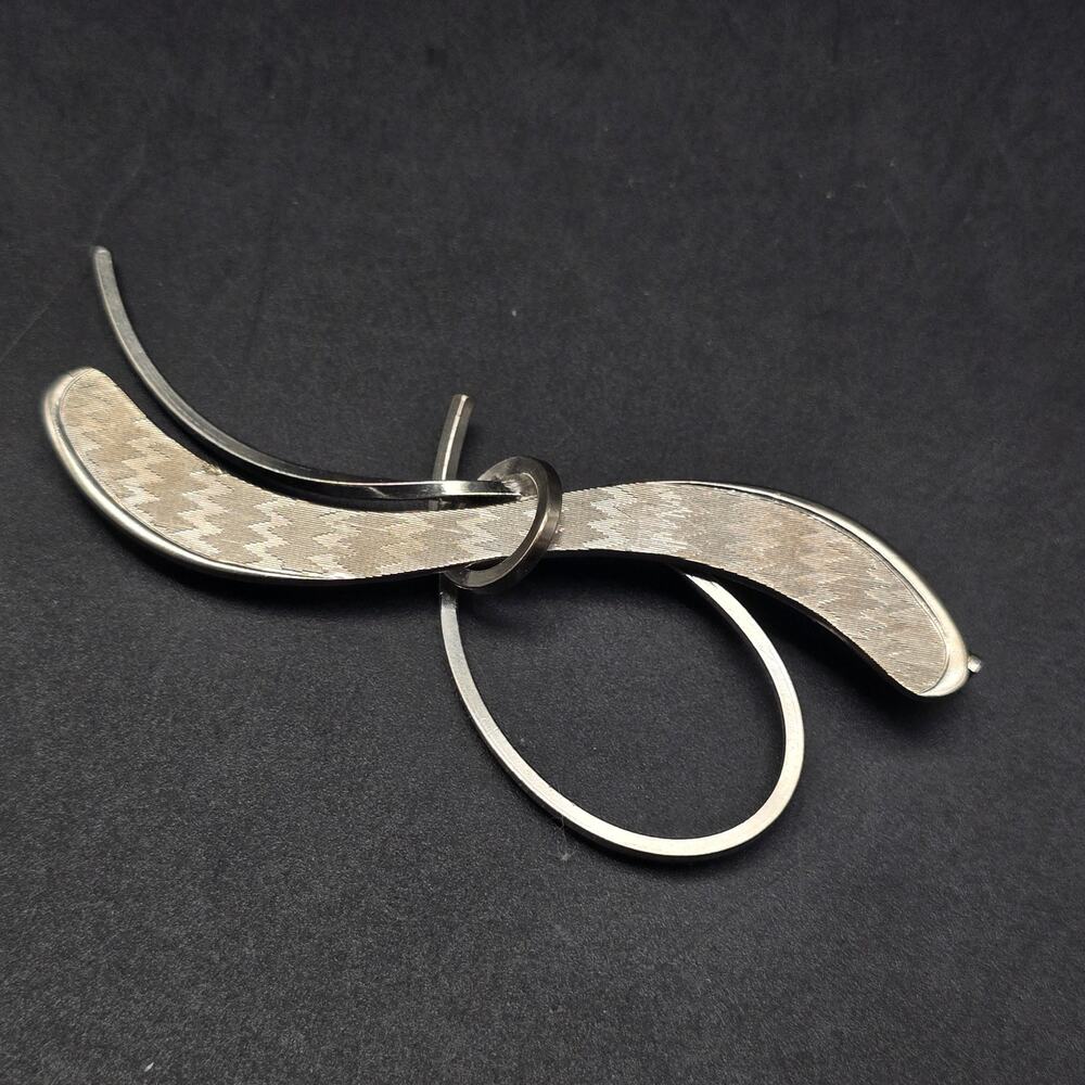 Silver Tone Modernist Loop Design Brooch 1980s Costume Jewelry